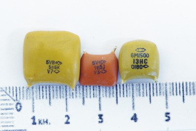 км рыжие; v; м1500 кг 